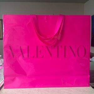 ✨✨✨🩷🖤I AM SELLING AN EMPTY SHOPPING FROM VALENTINO 🩷🖤🩷🖤✨✨✨✨